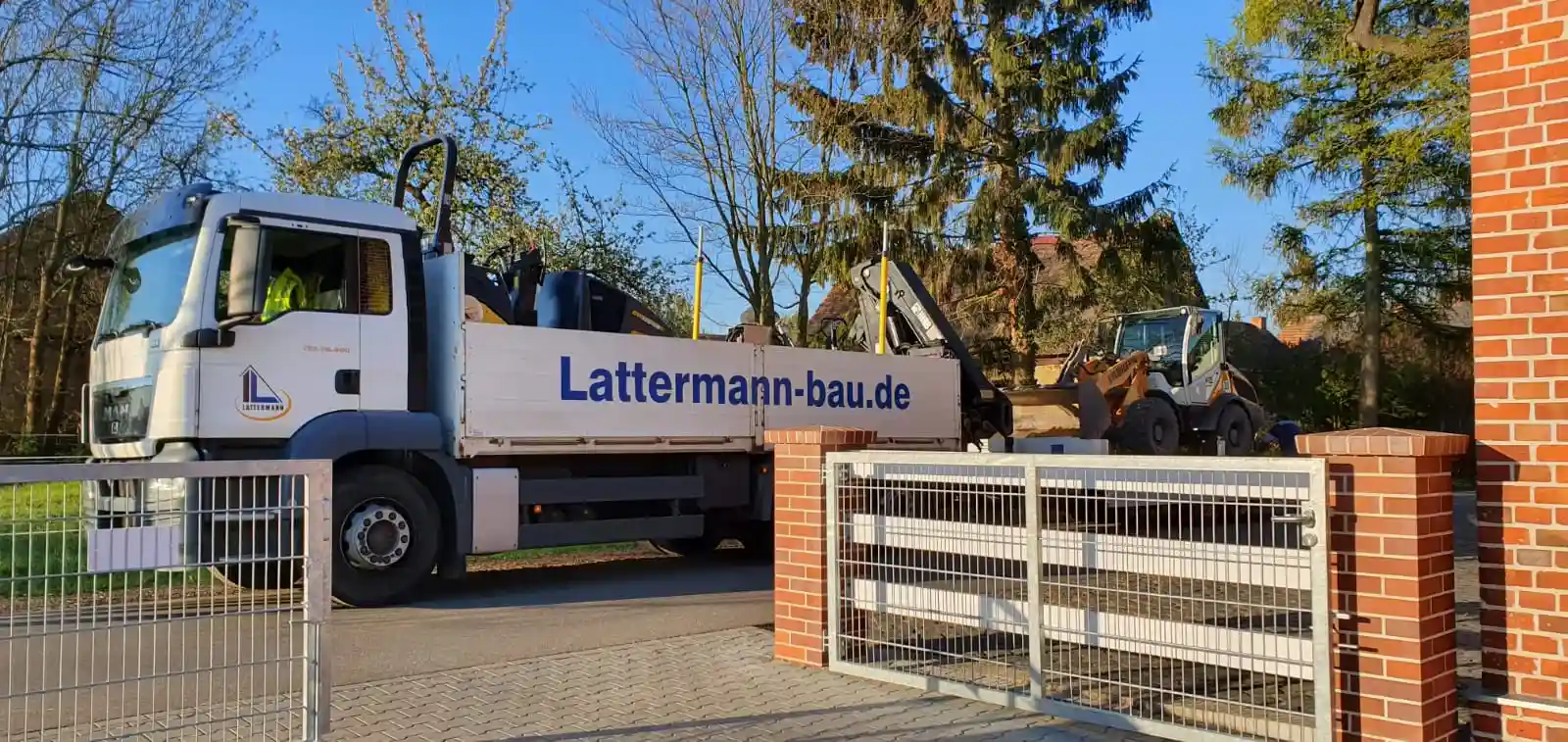 Reitplatzbau - Maschinen bei der Arbeit